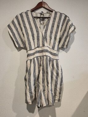 American Eagle V Neck Jumper Size Medium Striped Romper White Blue